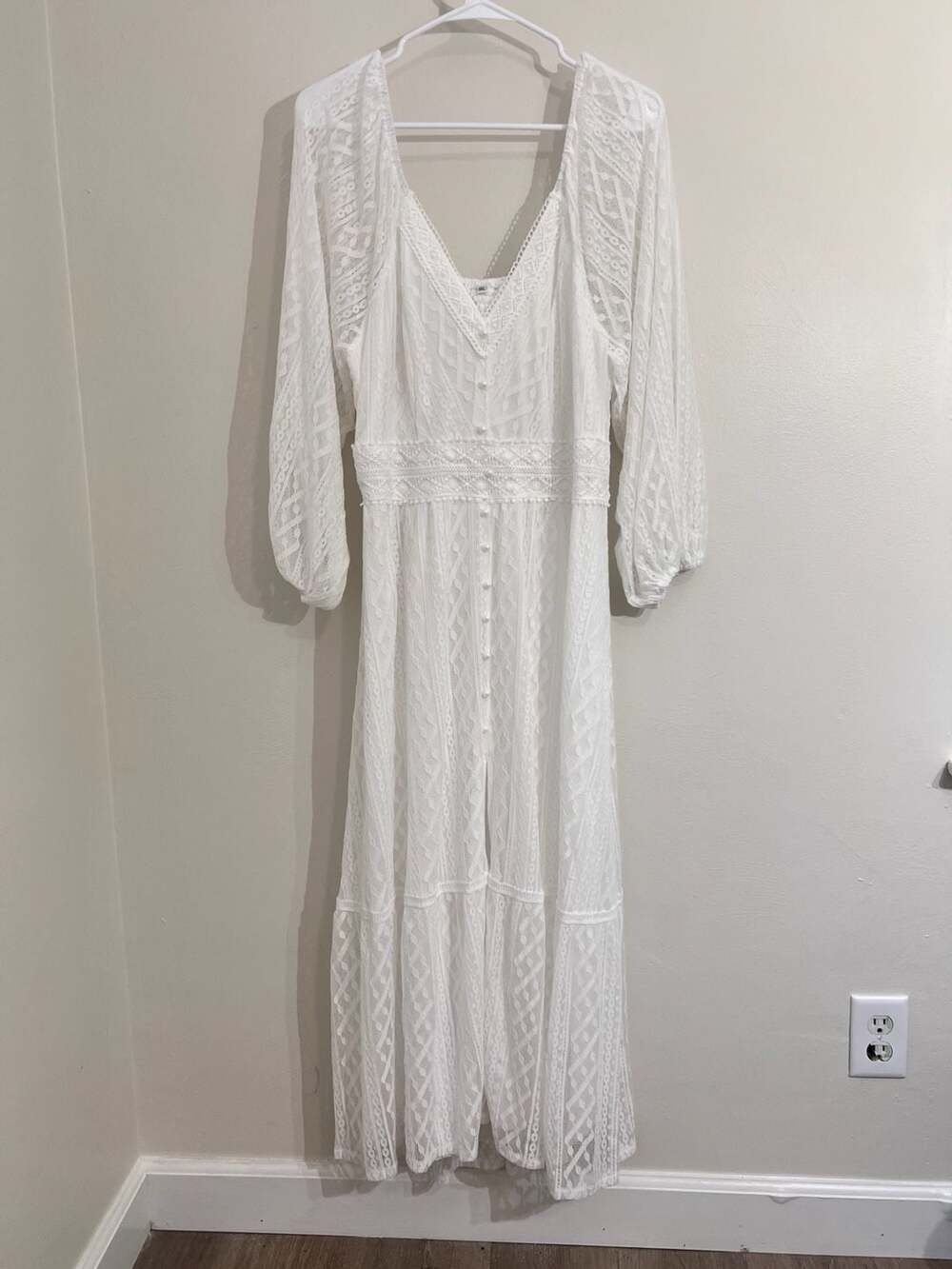 Boho Women's White Lace Long Sleeve Maxi Dress with Faux Pearl Buttons